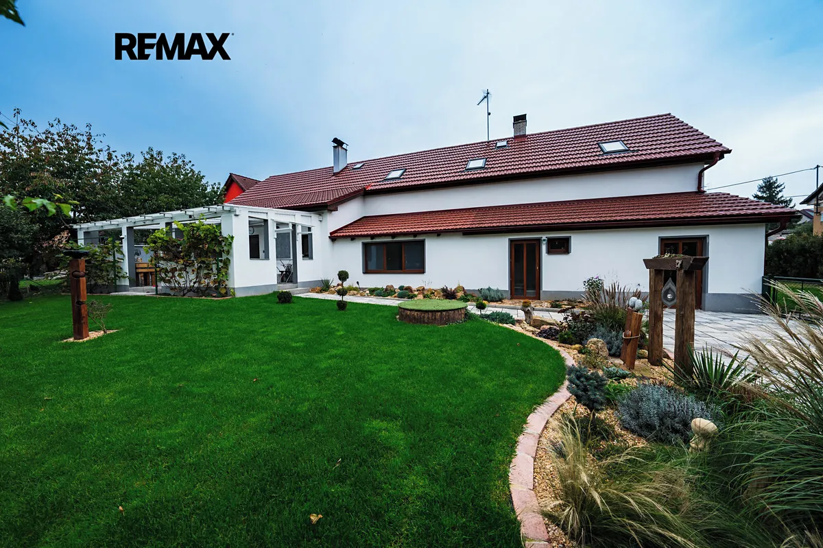 Prodej rodinného domu 440 m², pozemek 835 m²